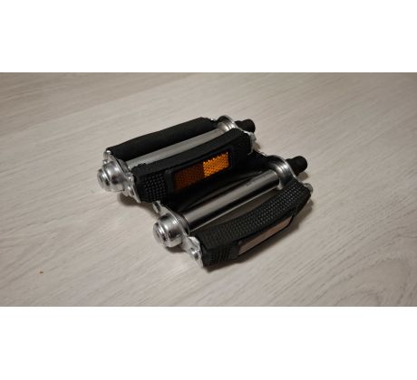 Pedále gumové s odrazkou