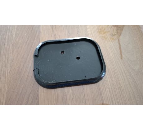 Guma pod zadné svetlo Kývačka, Panelka