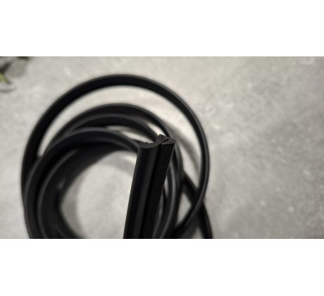 Lemovka JAWA 50 - 05, 20  predný/ horní kryt -čierna (cena1m) *M